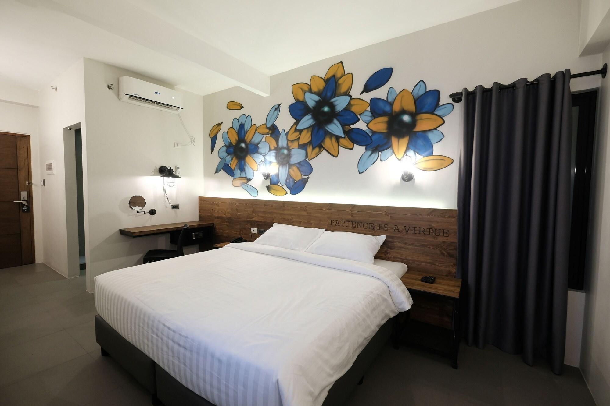 U Hotels Makati Makati City Bagian luar foto