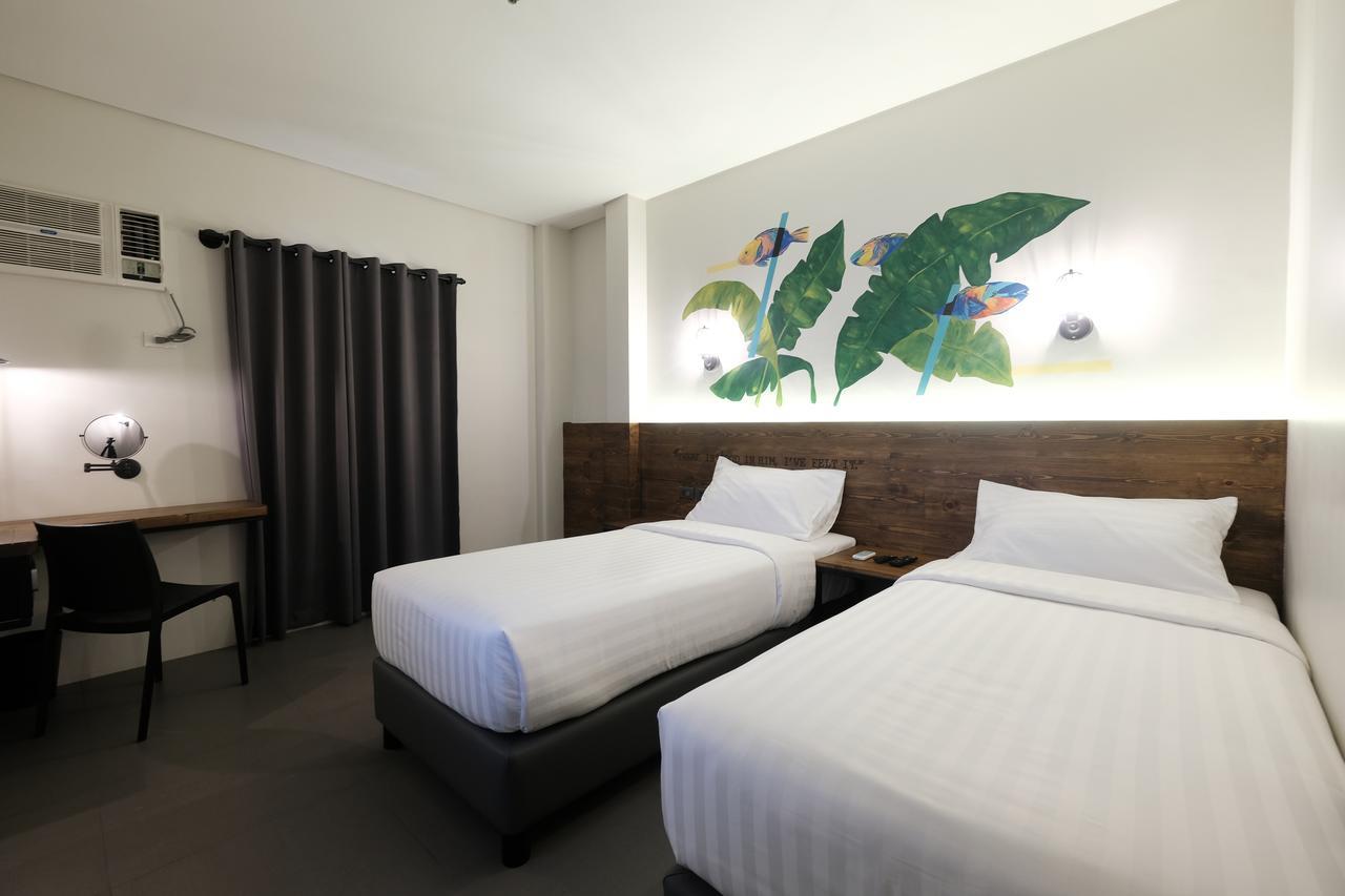 U Hotels Makati Makati City Bagian luar foto