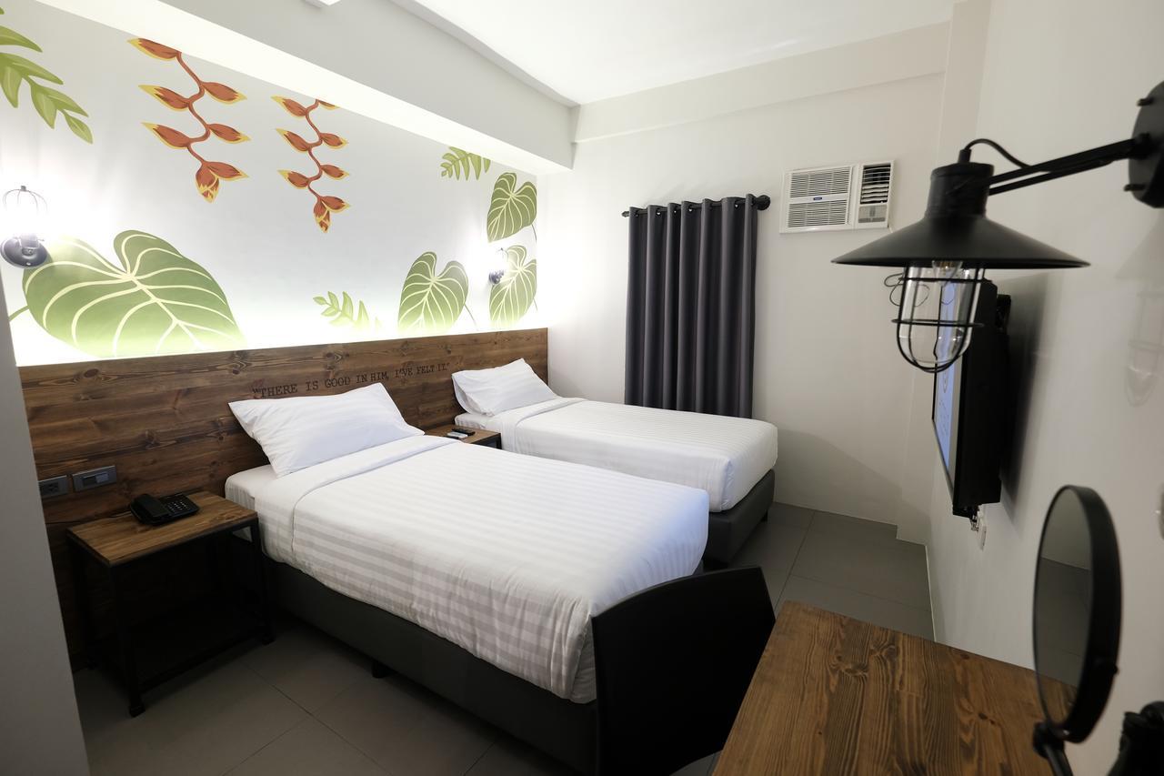 U Hotels Makati Makati City Bagian luar foto