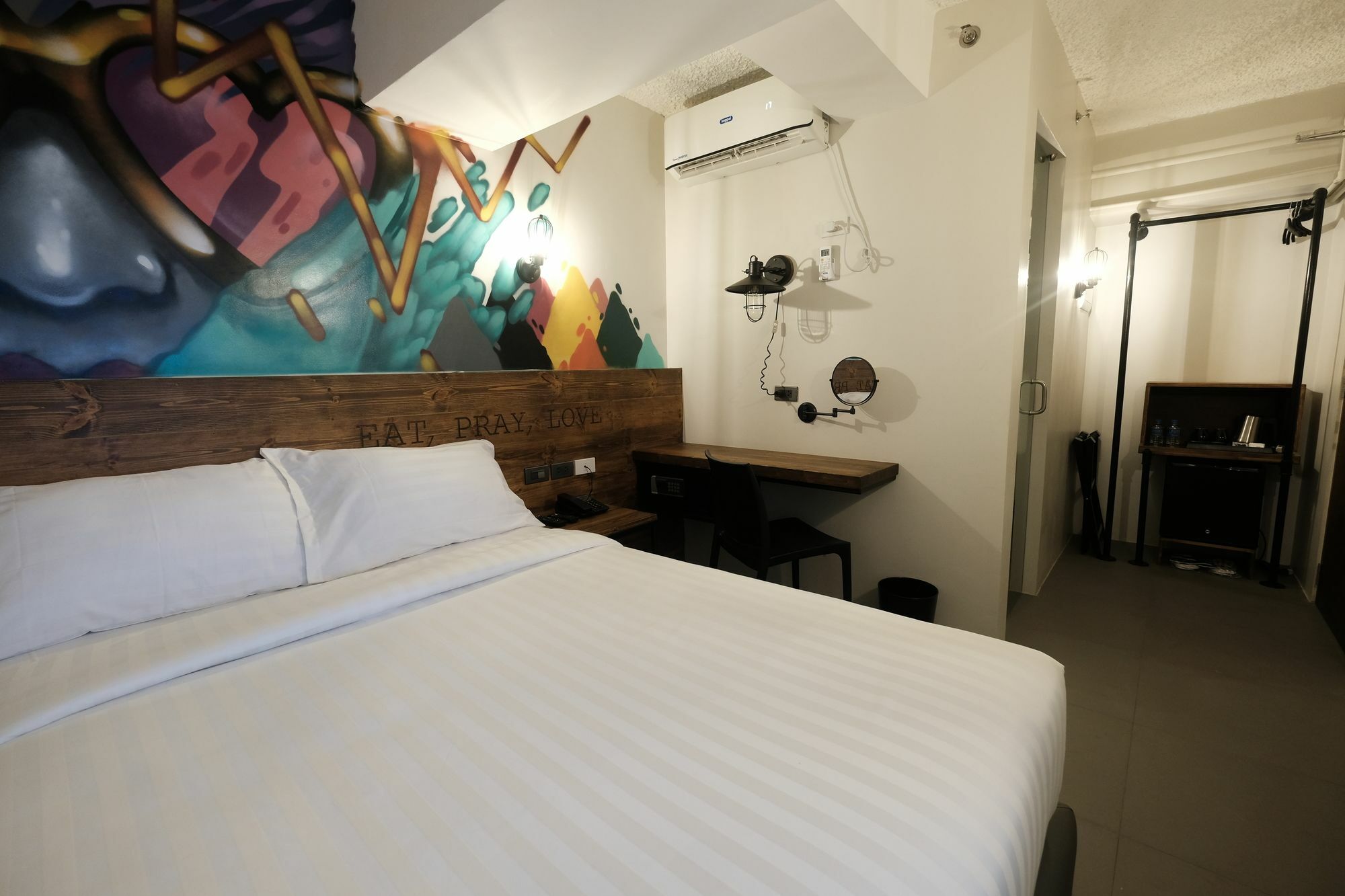 U Hotels Makati Makati City Bagian luar foto