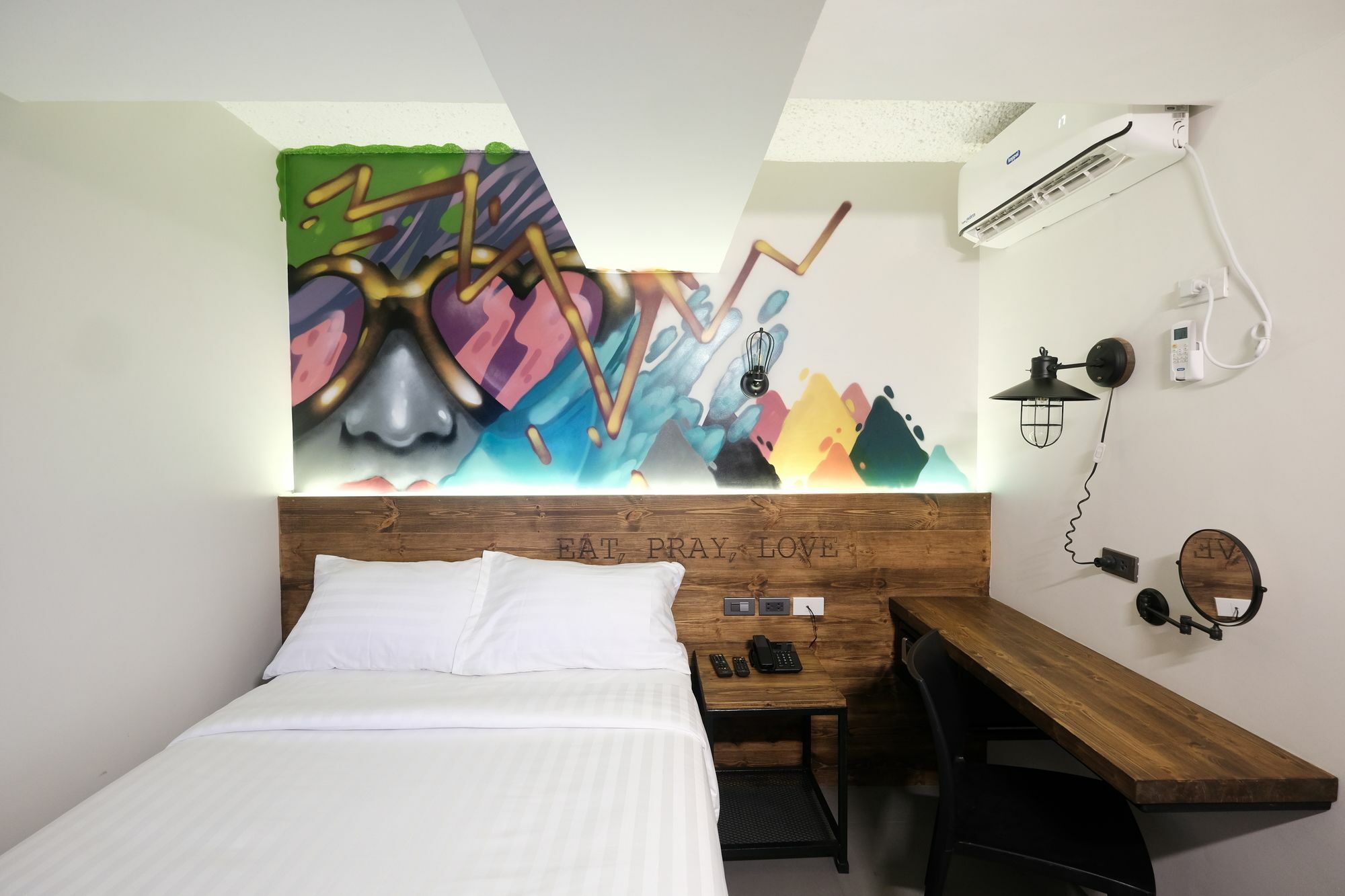 U Hotels Makati Makati City Bagian luar foto